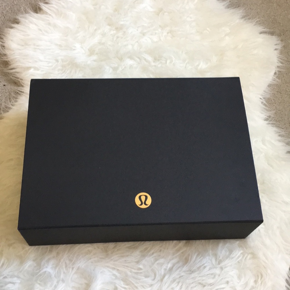 Lululemon box